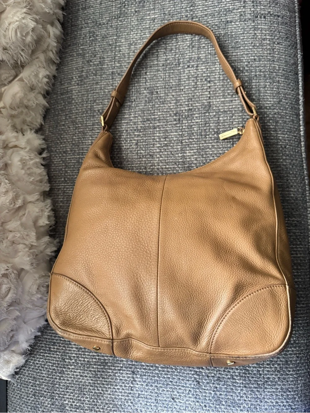 Tory Burch Amanda Pebbled Leather Hobo Bag – Camel Tan